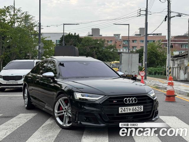 2020 Audi S8, VIN WAUZZZF8XLN014989