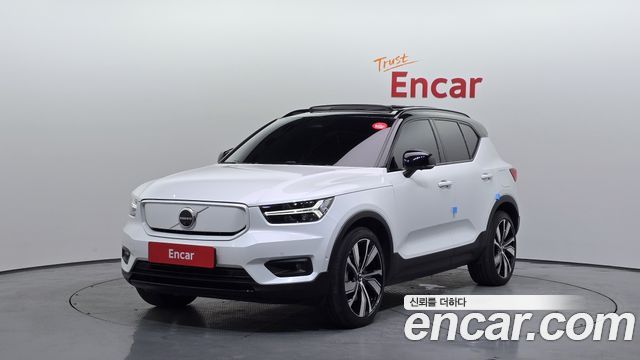 2022 Volvo XC40, VIN YV1XZEDAEN2736483
