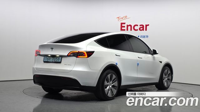 2022 Tesla Model Y, VIN 7SAYGDEE2NF415147