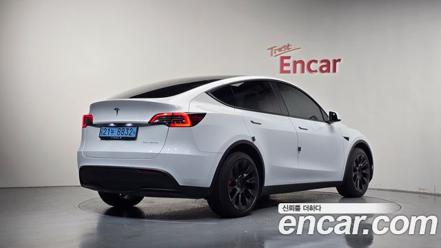 2022 Tesla Model Y, VIN 7SAYGDEE0NF498111