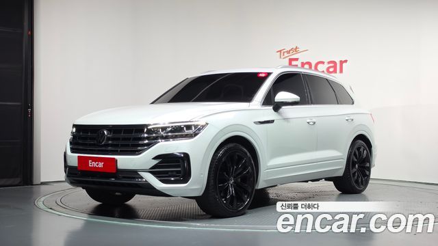 2023 Volkswagen Touareg, VIN WVGZZZCR8PD016165