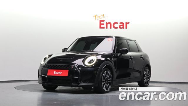 2024 Mini Cooper, VIN WMW61DK00R2V37008