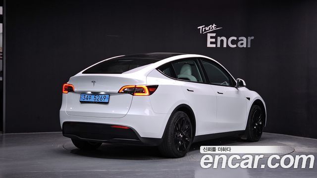 2024 Tesla Model Y, VIN LRWYGCFS6RC191232