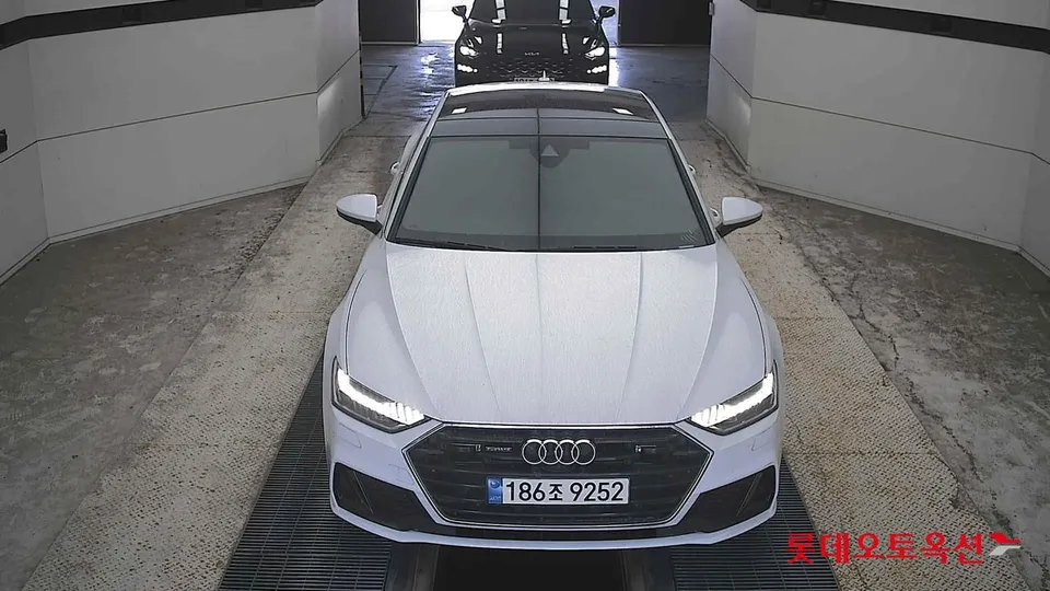 2022 Audi A7, VIN WAUZZZF28NN045348