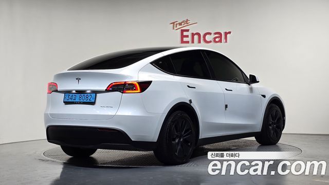 2024 Tesla Model Y, VIN LRWYGCFS6RC564172