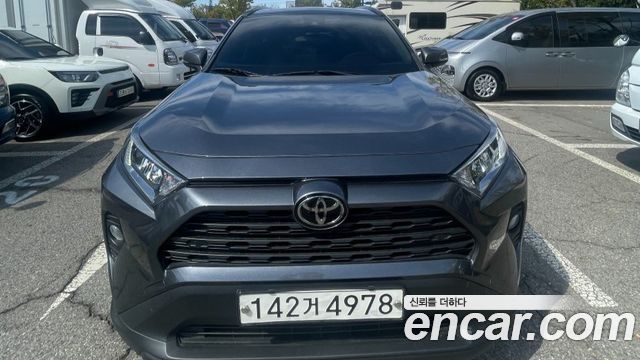 2021 Toyota RAV4, VIN JTMW1RFV2MD076736