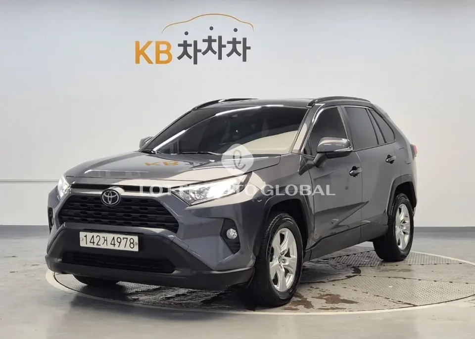 2021 Toyota RAV4, VIN JTMW1RFV2MD076736