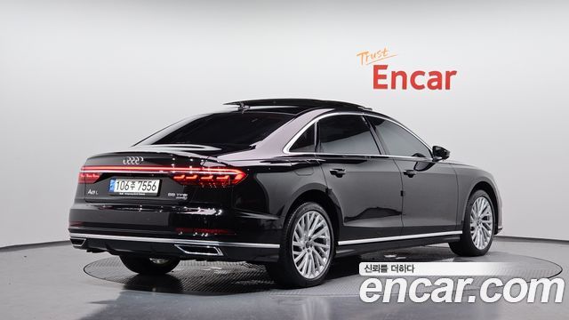 2021 Audi A8, VIN WAUZZZF8XMN009695