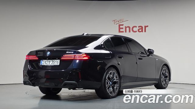 2025 BMW 5-Series, VIN WBA71FJ00SCT39482
