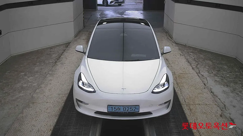 2022 Tesla Model 3, VIN 5YJ3E1EB8NF229565