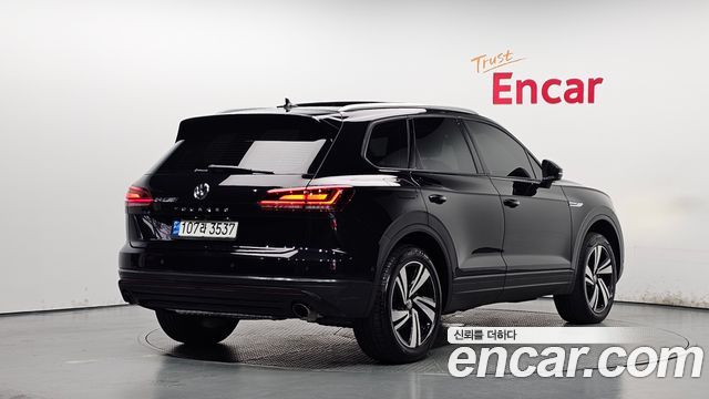 2020 Volkswagen Touareg, VIN WVGZZZCRZLD020770