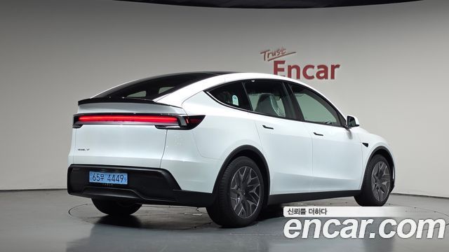 2026 Tesla Model Y, VIN LRWYGCEK2TC927544
