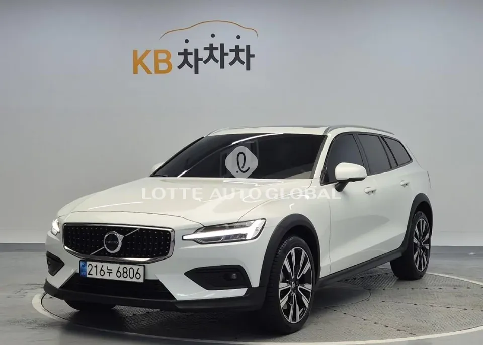 2023 Volvo V60, VIN YV1ZZL128P1109206