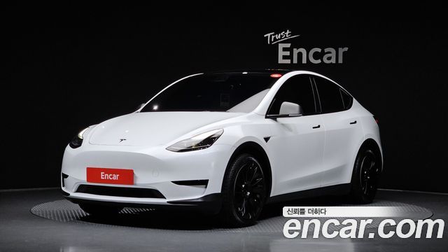 2024 Tesla Model Y, VIN LRWYGCFSXRC424979