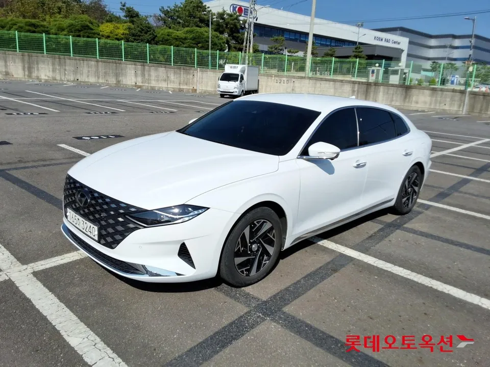 2022 Hyundai Grandeur, VIN KMHF1413BNA129389