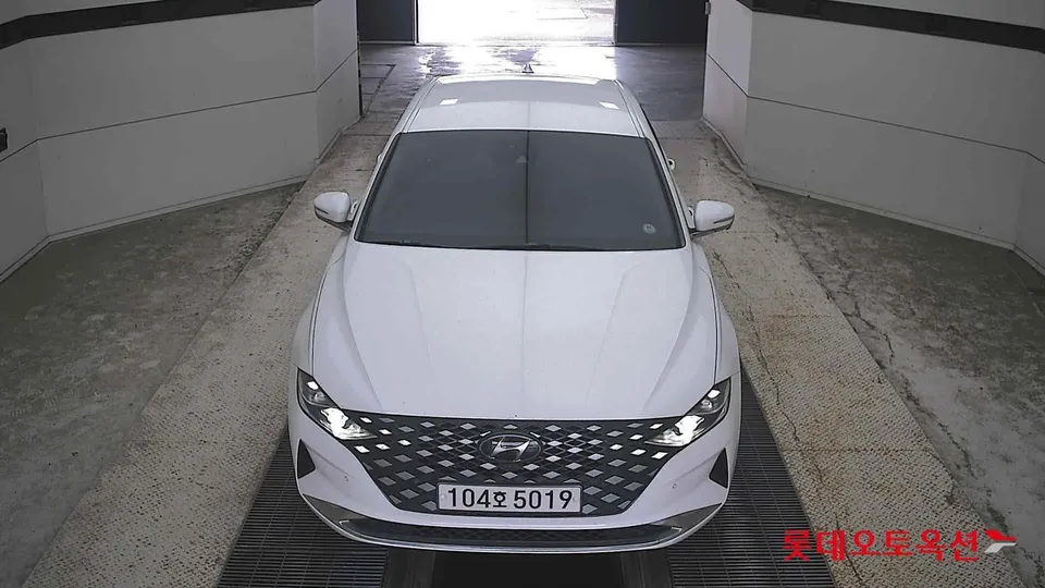 2020 Hyundai Grandeur, VIN KMHF241DBLA352328