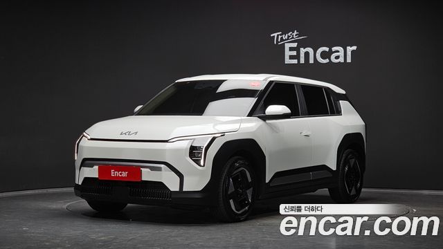 2025 Kia EV3, VIN KNAFB81AFSS007993