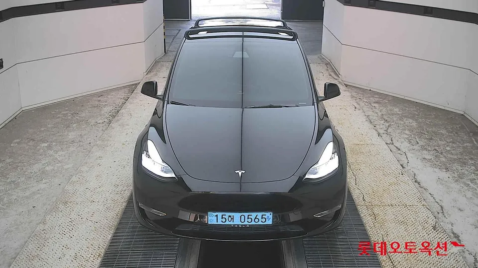 2022 Tesla Model Y, VIN 7SAYGDEE6NF422568
