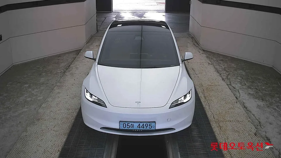 2024 Tesla Model 3, VIN LRW3E7FS4RC177336