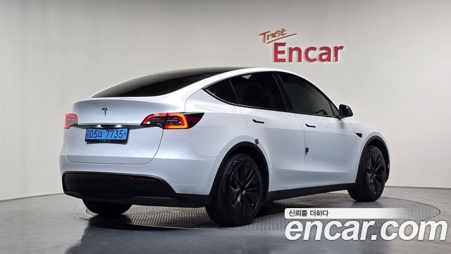 2024 Tesla Model Y, VIN LRWYGCFS4RC698484