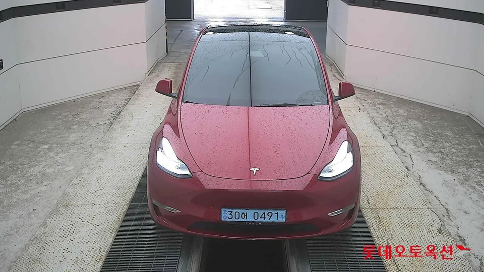 2021 Tesla Model Y, VIN 5YJYGDED4MF239141