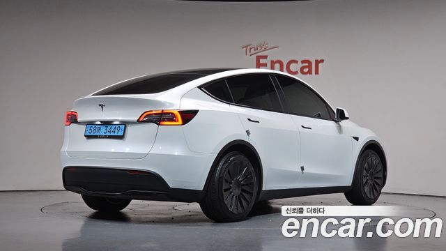 2024 Tesla Model Y, VIN LRWYGCFS7RC177100
