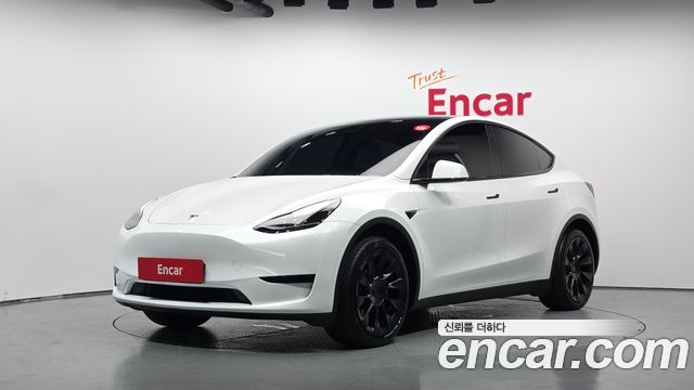 2024 Tesla Model Y, VIN LRWYGCFS1RC427351