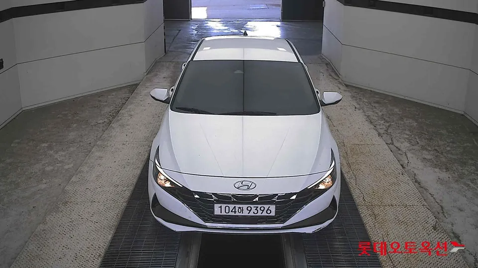2021 Hyundai Avante, VIN KMHLM41EEMU054094