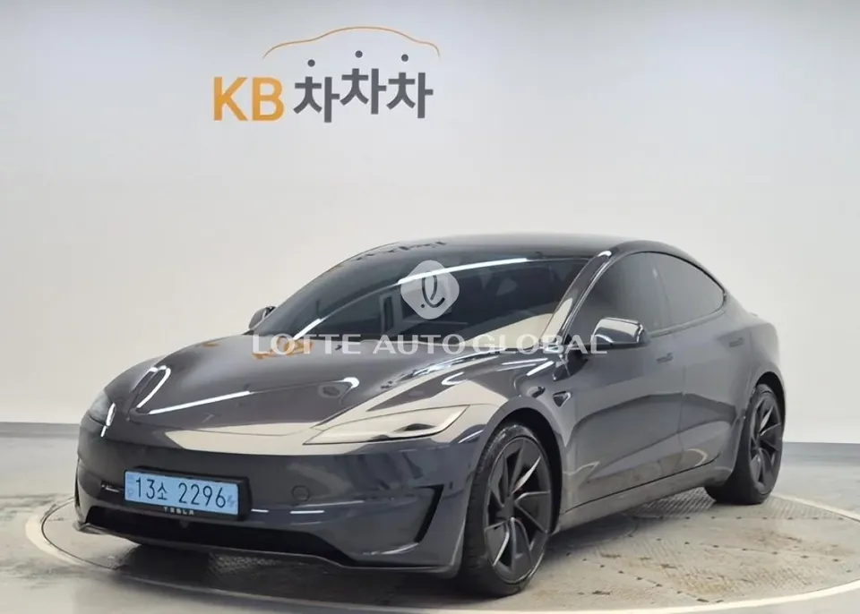 2026 Tesla Model 3, VIN LRW3E7ET8TC808333