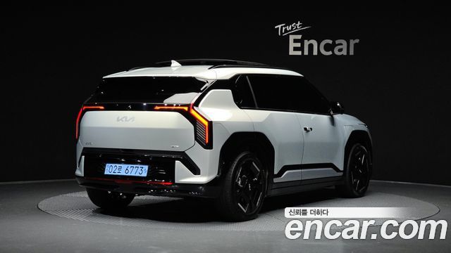 2025 Kia EV3, VIN KNAFE81AFSS029189