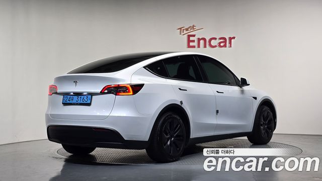 2024 Tesla Model Y, VIN LRWYGCFS4RC798875