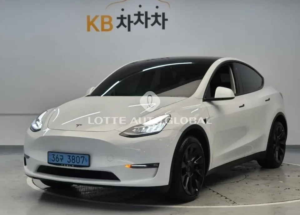 2022 Tesla Model Y, VIN 7SAYGDEE8NF422507