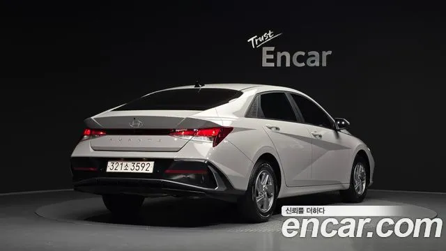 2024 Hyundai Avante, VIN KMHLM41ABRU572953