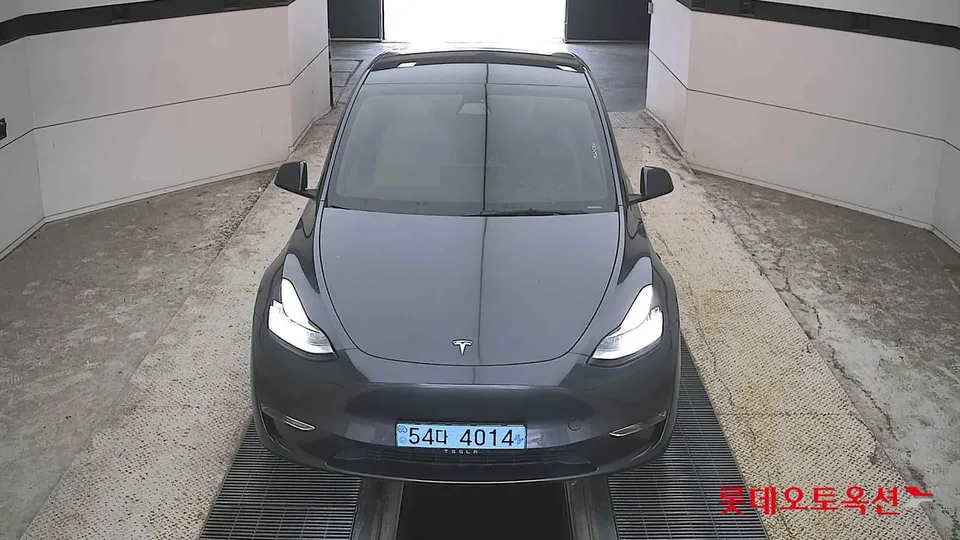 2022 Tesla Model Y, VIN 7SAYGDEE7NF413331