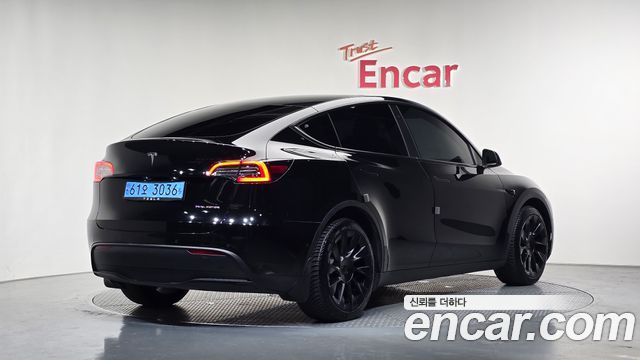 2022 Tesla Model Y, VIN 7SAYGDEE9NF422743