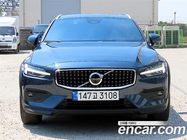2023 Volvo V60, VIN YV1ZZL125P1105940