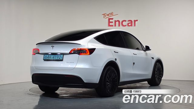 2022 Tesla Model Y, VIN 7SAYGDEE7NF502266