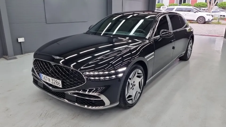 2022 Genesis G90, VIN KMTFE11DDNU010858