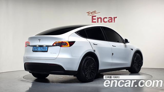 2022 Tesla Model Y, VIN 7SAYGDEE9NF414352