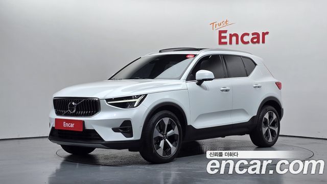 2023 Volvo XC40, VIN YV1XZK928P2975827