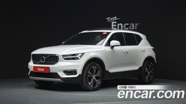 2022 Volvo XC40, VIN YV1XZK92CN2744785