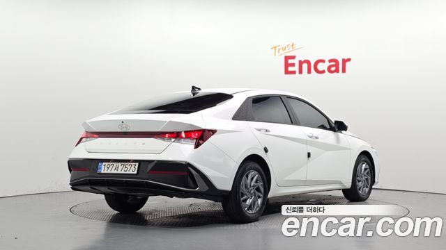 2025 Hyundai Avante, VIN KMHLN41EESU933939