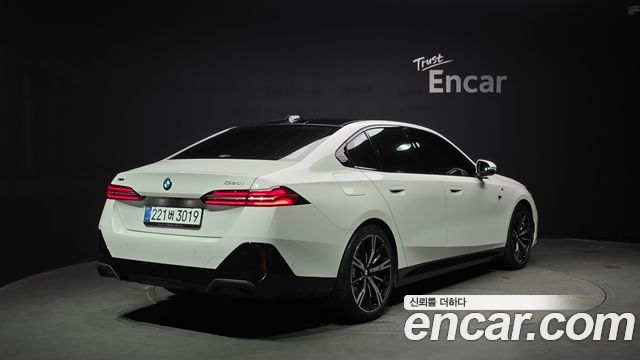 2025 BMW 5-Series, VIN WBA51FJ09SCU34758