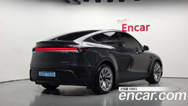 2025 Tesla Model Y, VIN LRWYGCEK3SC065398