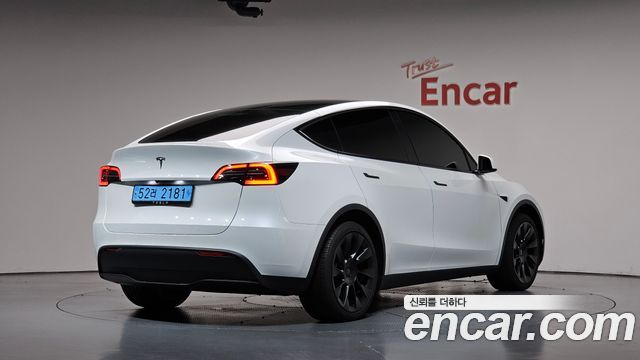 2024 Tesla Model Y, VIN LRWYGCFS3RC426914