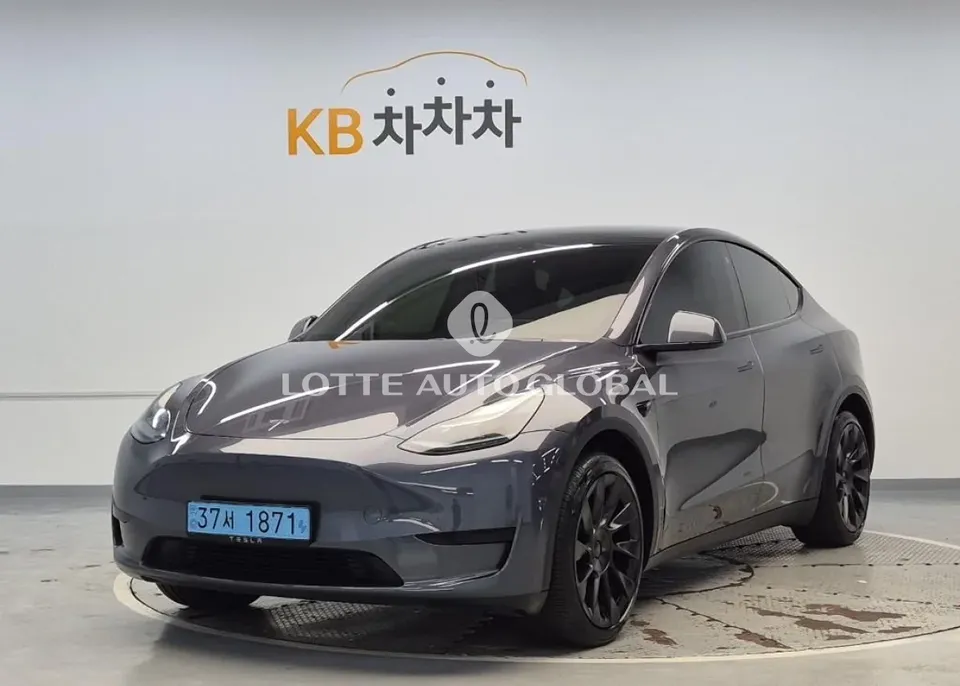 2024 Tesla Model Y, VIN LRWYGCFS4RC207640