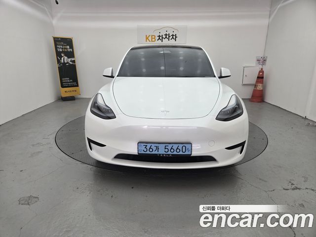 2024 Tesla Model Y, VIN LRWYGCFS9RC554106