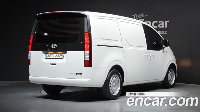 2025 Hyundai Staria, VIN KMFYFX71BSU230388