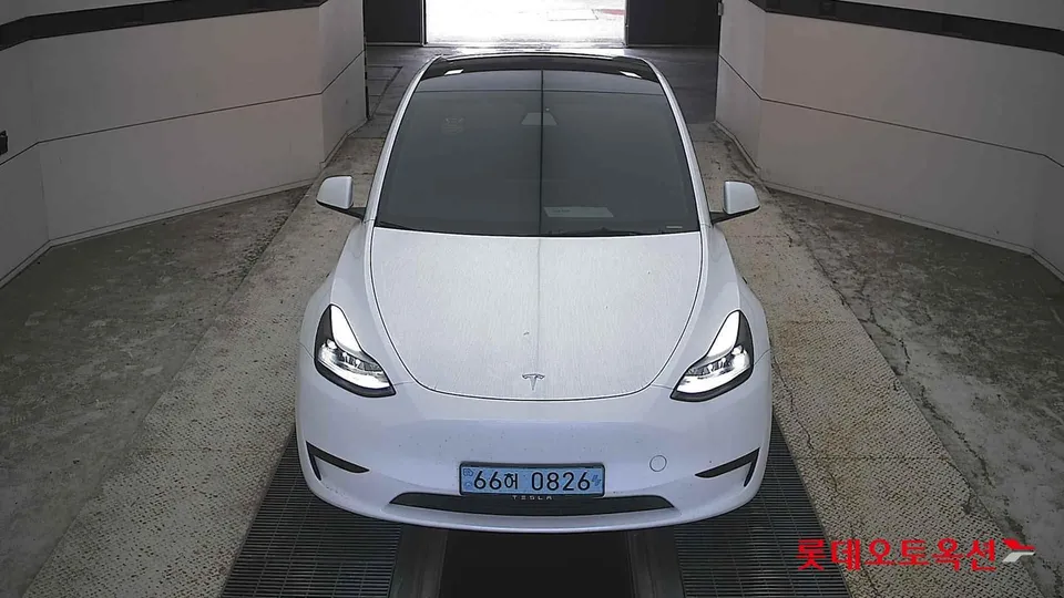 2023 Tesla Model Y, VIN LRWYGCFS8PC074619