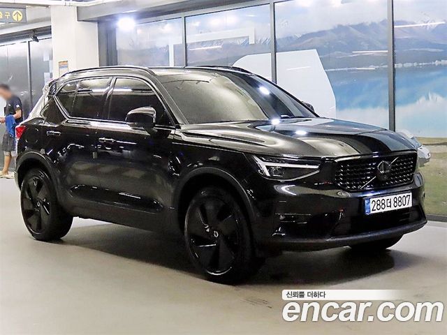 2025 Volvo XC40, VIN YV1XZK920S2496911
